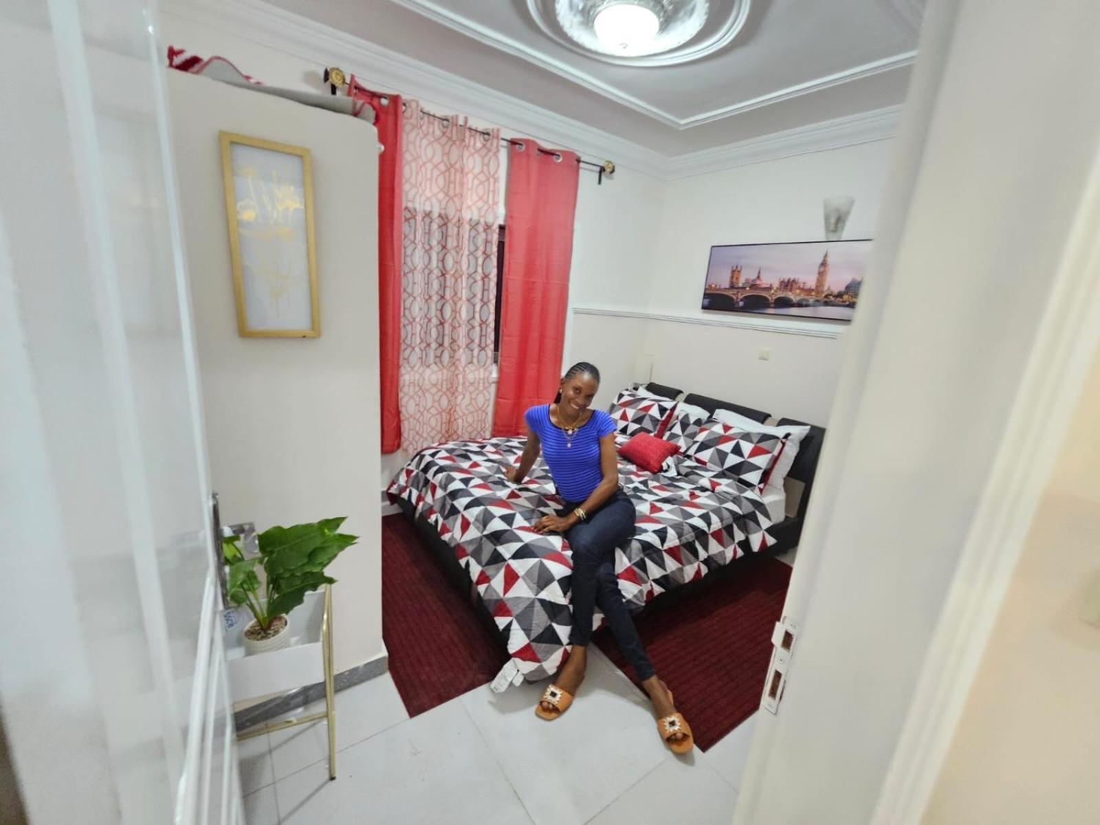 Beulah Land Guest Home Яунде Экстерьер фото